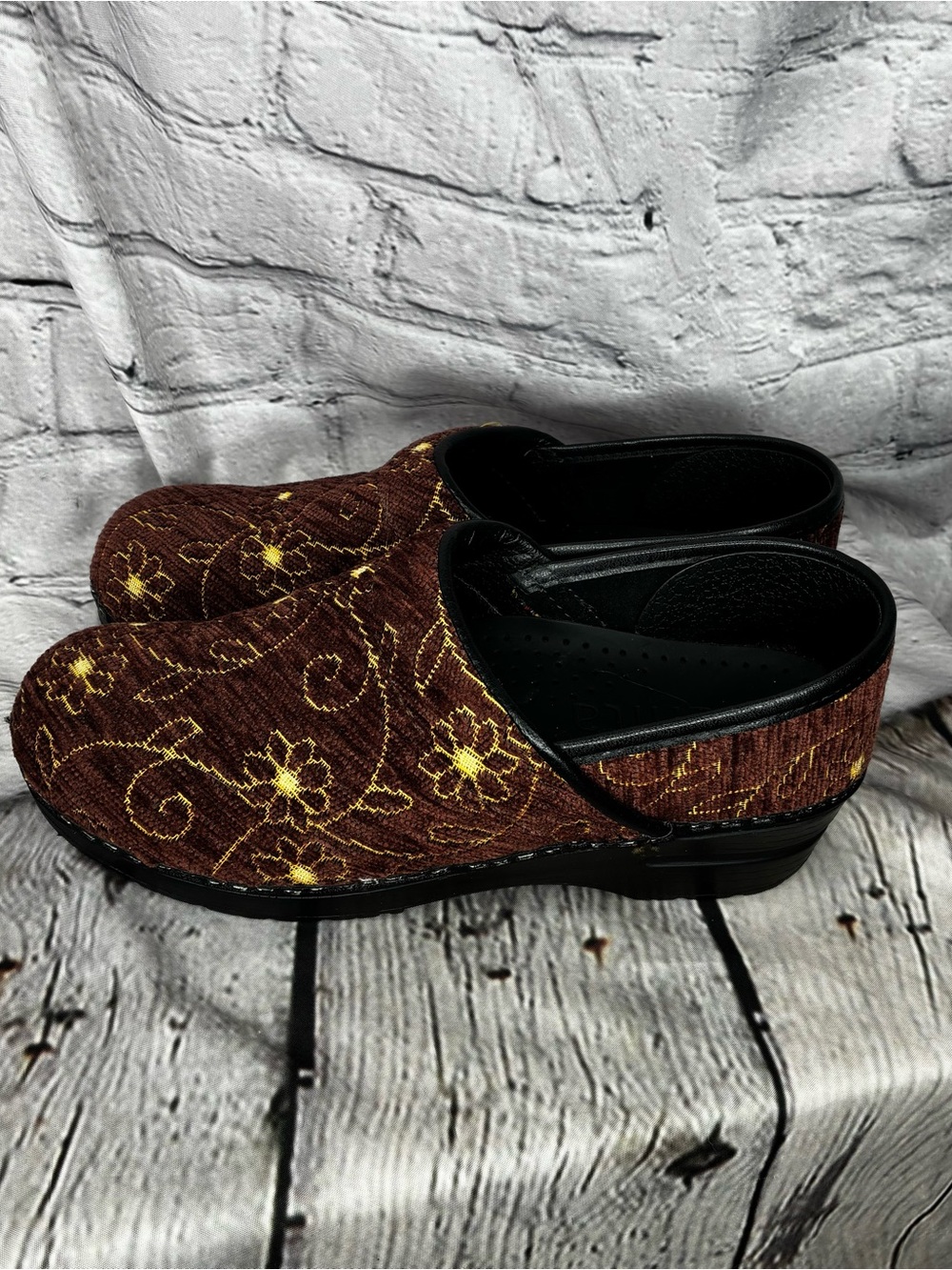 Sanita Grannycore Boho Chic Cottagecore Whimsigoth Tapestry Danish Clogs Size 39